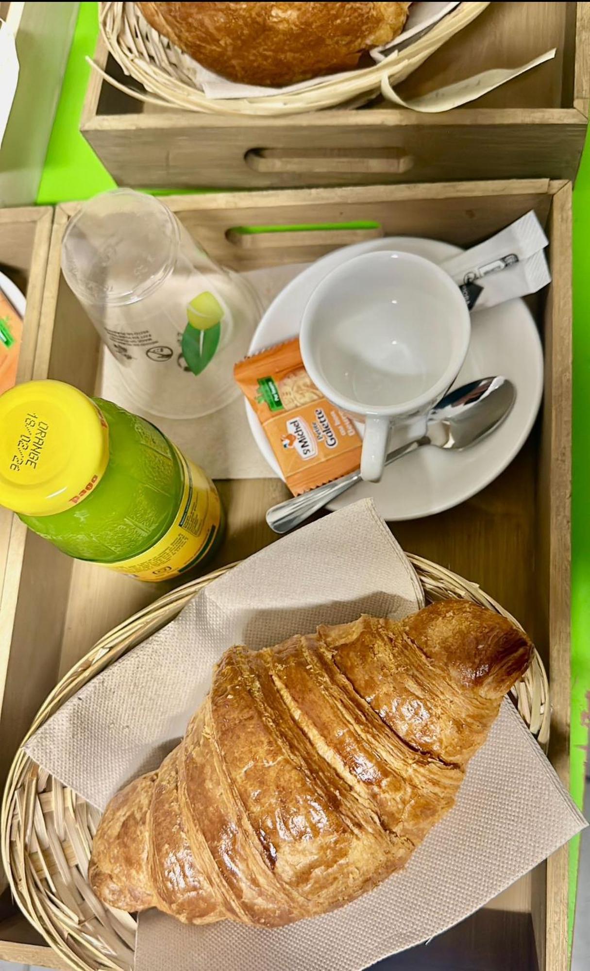 Hotel In Paris Обервил Екстериор снимка